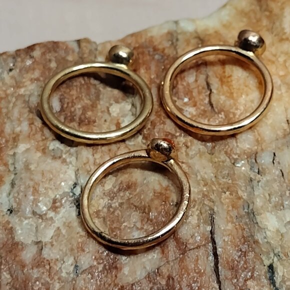 3 Gold Tone Rings - Picture 7 of 7